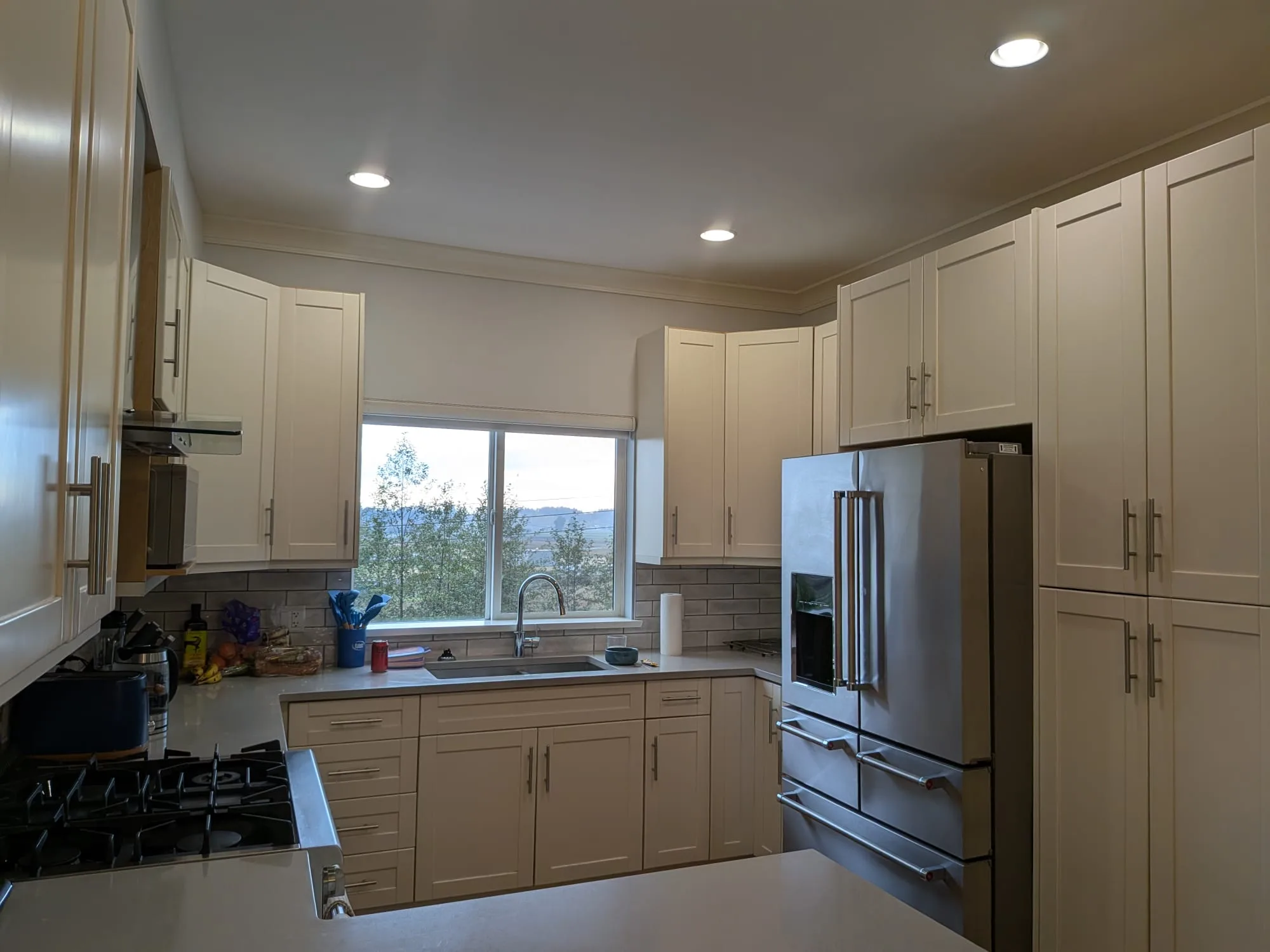 Fully Furnished Beautiful Condo in Victoria